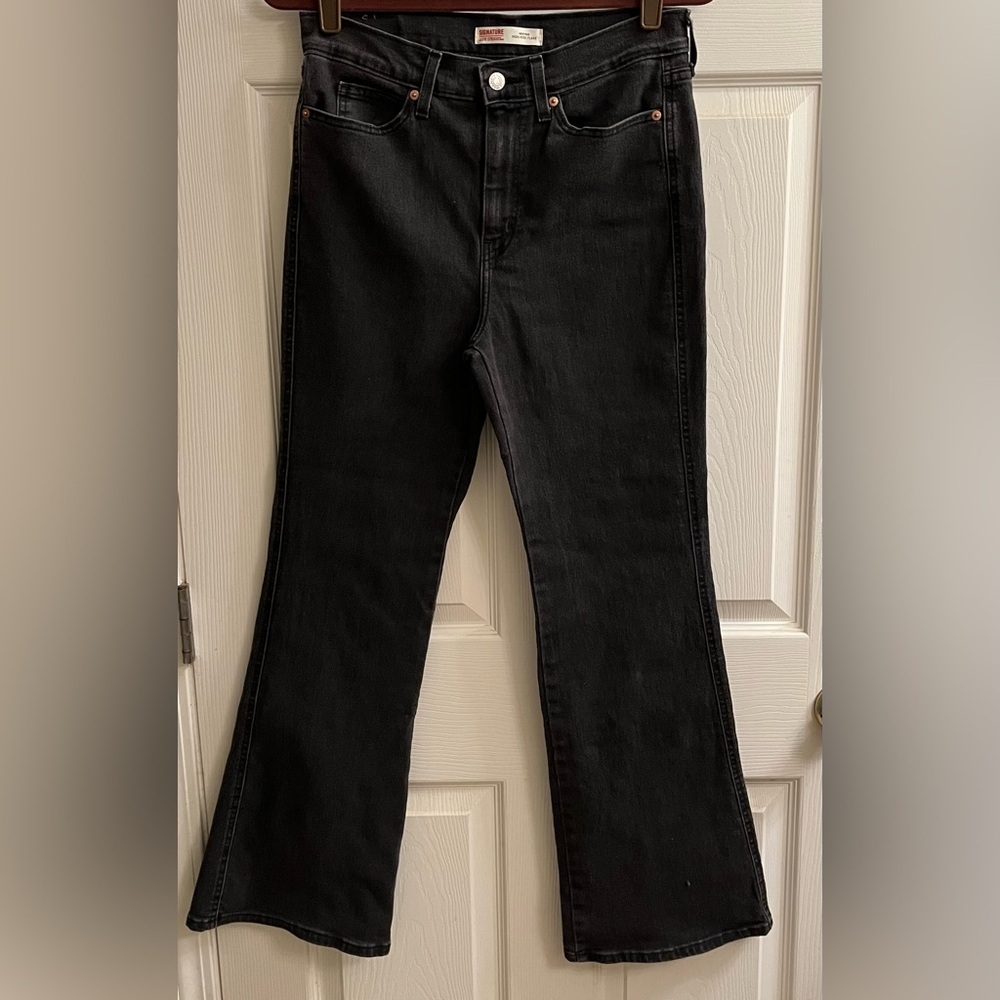 LEVI’S~BLACK FLARE JEANS~27